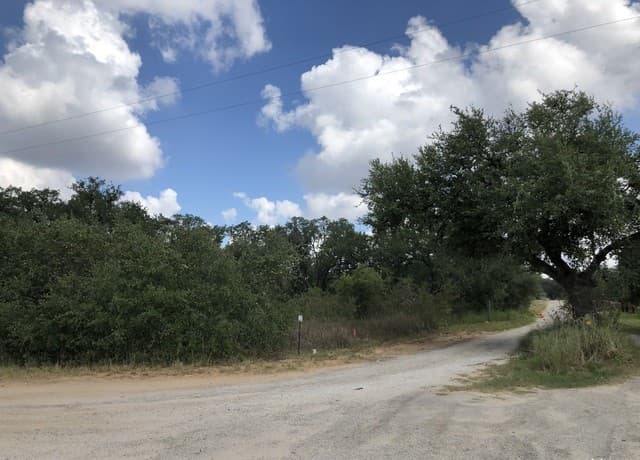 rental at LOT 6 & 7 Oak Ln in Poteet, TX — photo 2