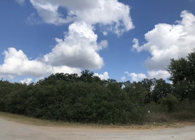 rental at LOT 6 & 7 Oak Ln in Poteet, TX — photo 3