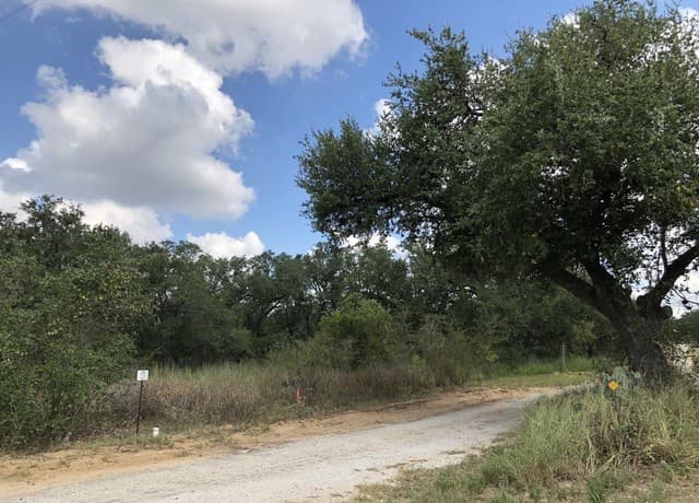 rental at LOT 6 & 7 Oak Ln in Poteet, TX — photo 4