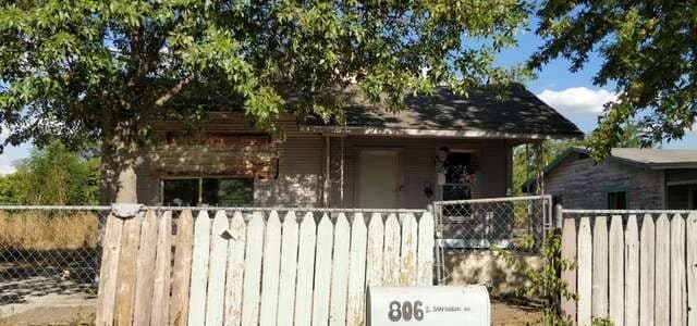2-bedroom rental at 806 S San Dario Ave in San Antonio, TX — photo 1