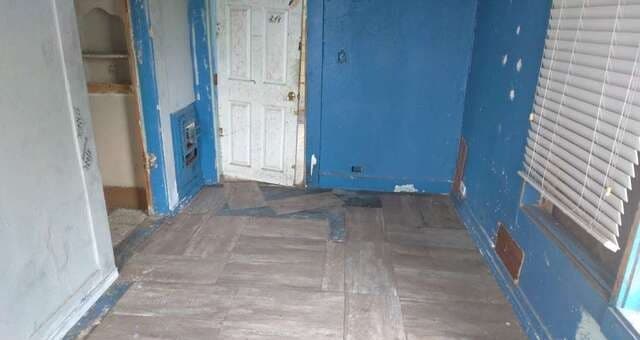 2-bedroom rental at 806 S San Dario Ave in San Antonio, TX — photo 4