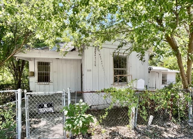 3-bedroom rental at 414 Moten Alley in San Antonio, TX — photo 4
