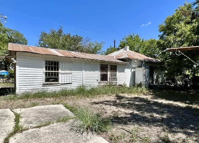 3-bedroom rental at 414 Moten Alley in San Antonio, TX — photo 5