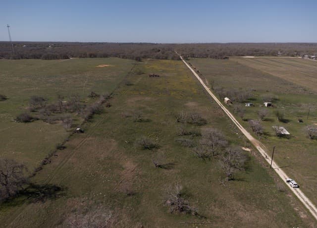 rental at 8765 US Highway 87 W in La Vernia, TX — photo 3