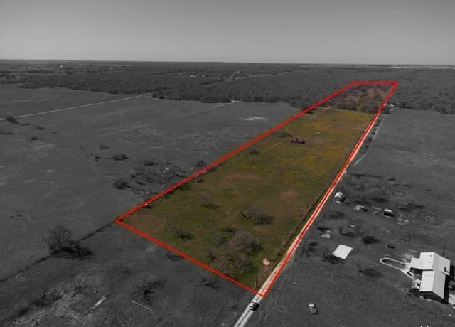 rental at 8765 US Highway 87 W in La Vernia, TX — photo 5