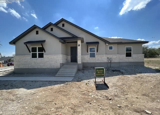 3-bedroom rental at 120 S Calvin Barrett in Blanco, TX — photo 1