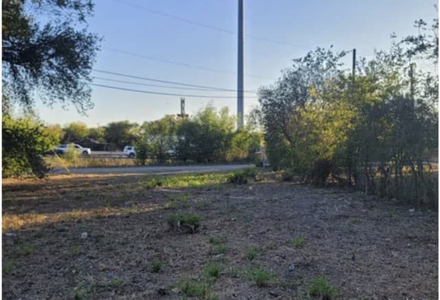rental at 413 E Lubbock in San Antonio, TX — photo 4