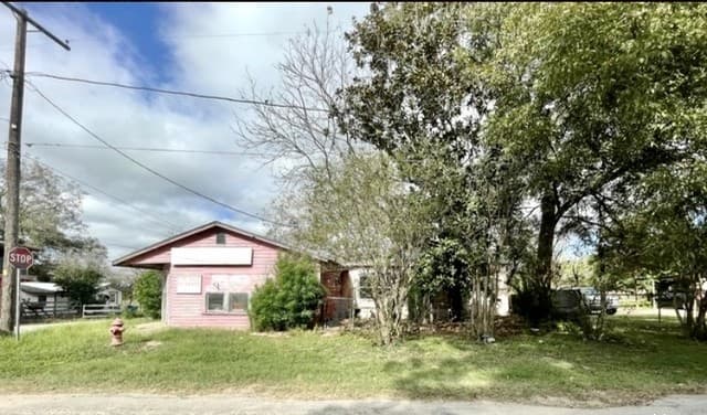 1-bedroom rental at 614 4th St in Natalia, TX — photo 1