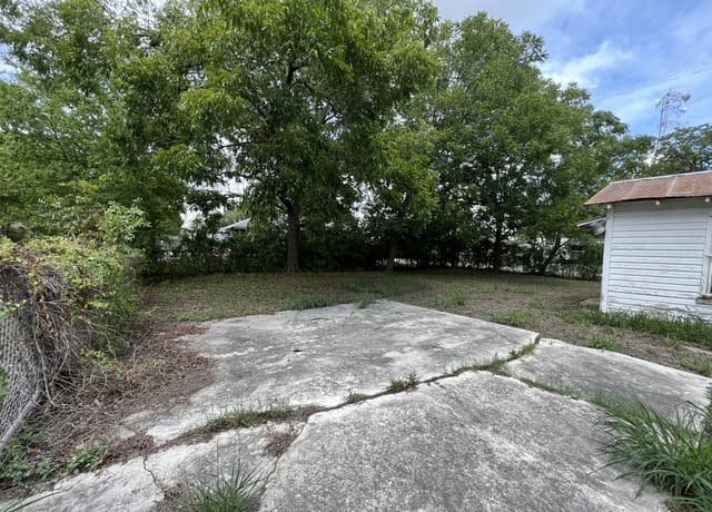 rental at 412 Moten Alley in San Antonio, TX — photo 4