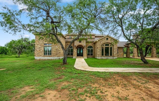 4-bedroom rental at 10651 Kosub Ln in San Antonio, TX — photo 2