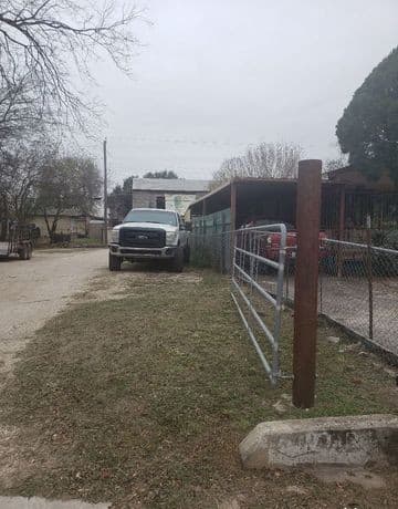 rental at 1334 Fenfield Ave in San Antonio, TX — photo 2