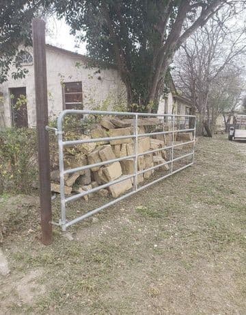 rental at 1334 Fenfield Ave in San Antonio, TX — photo 3