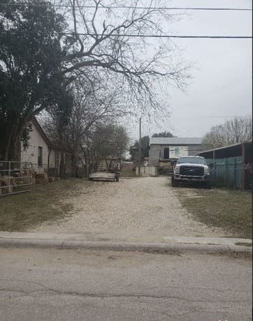 rental at 1334 Fenfield Ave in San Antonio, TX — photo 5