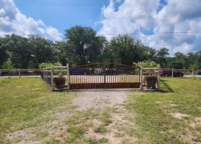 home for sale at 1208 County Road 317 in La Vernia TX