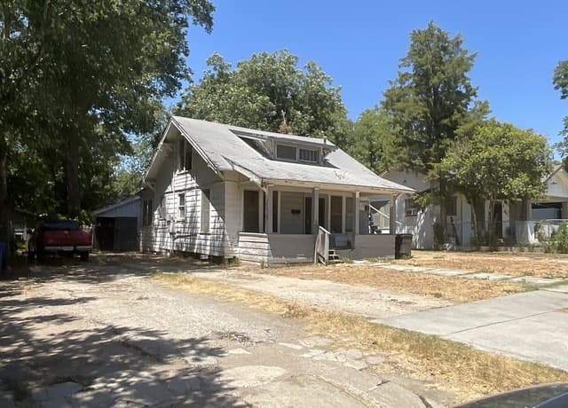 2-bedroom rental at 309 Mount Vernon Ct in San Antonio, TX — photo 2
