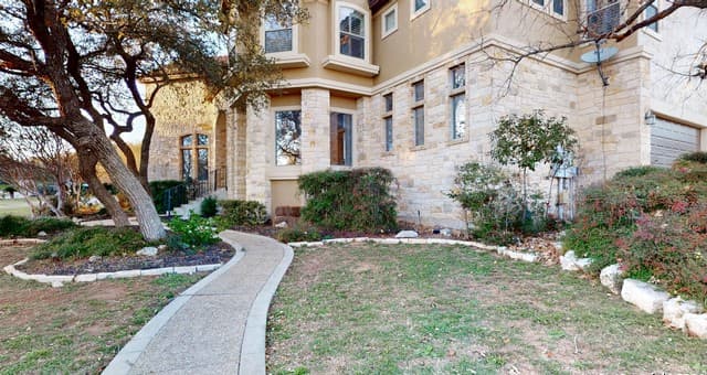 6-bedroom rental at 2011 My Anns Hill in San Antonio, TX — photo 3