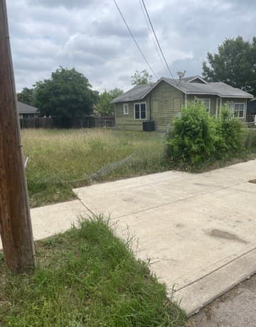 rental at 225 W Petaluma Blvd in San Antonio, TX — photo 3