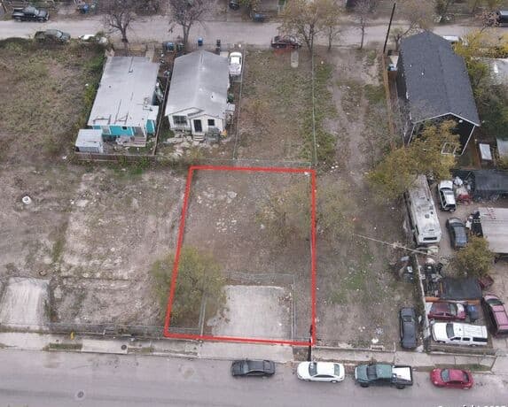 rental at 112 Del Valle Alley in San Antonio, TX — photo 1