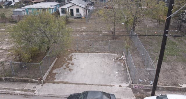 rental at 112 Del Valle Alley in San Antonio, TX — photo 2