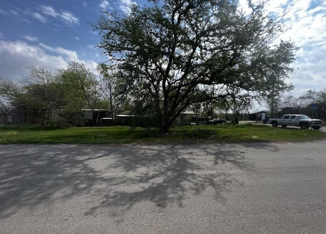 rental at 603 F St in San Antonio, TX — photo 1