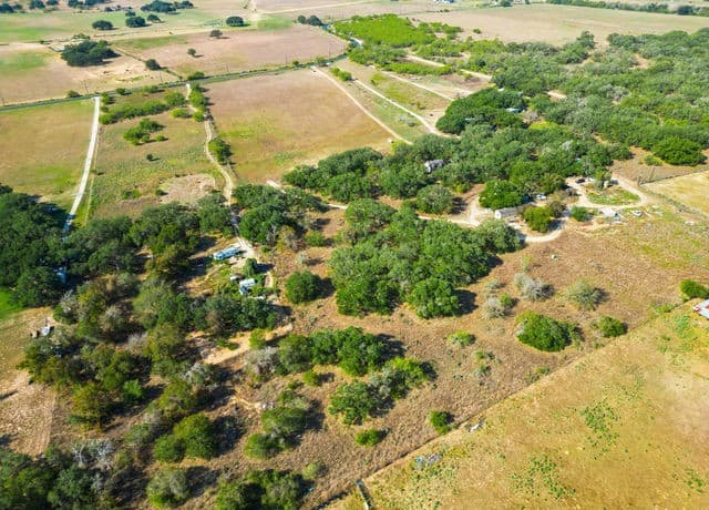 rental at 4401 Hardy Rd in Elmendorf, TX — photo 3