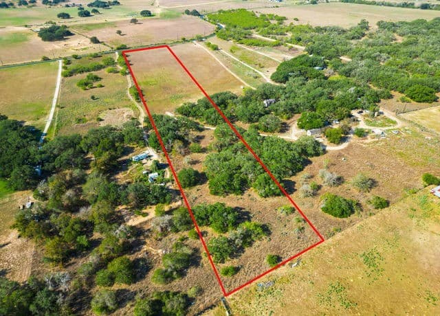 rental at 4401 Hardy Rd in Elmendorf, TX — photo 4