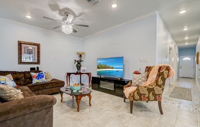 3-bedroom rental at 1503 Edison Dr in San Antonio, TX — photo 5