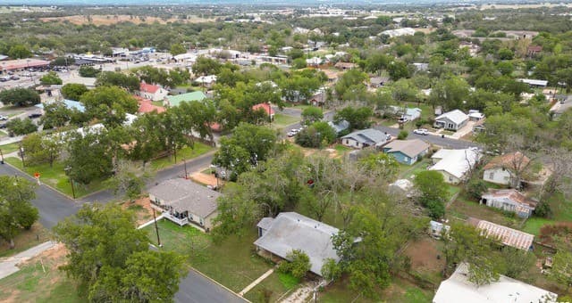 3-bedroom rental at 903 Franklin St in Fredericksburg, TX — photo 1