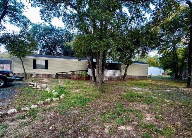 3-bedroom rental at 3911 Anaqua Dr in Elmendorf, TX — photo 1