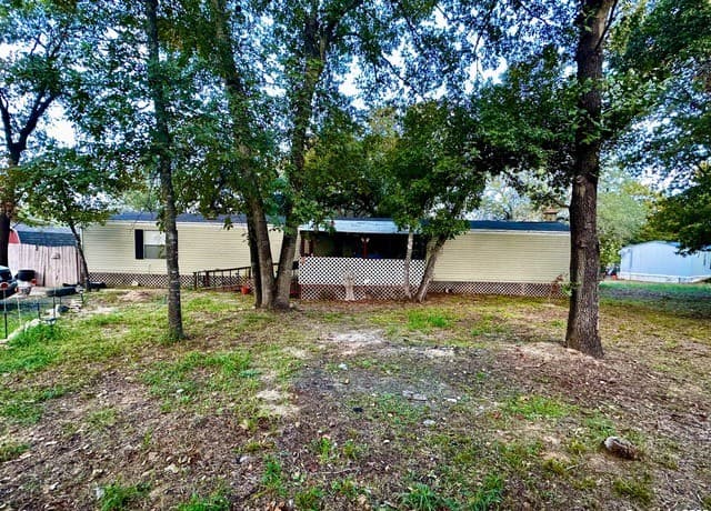 3-bedroom rental at 3911 Anaqua Dr in Elmendorf, TX — photo 2