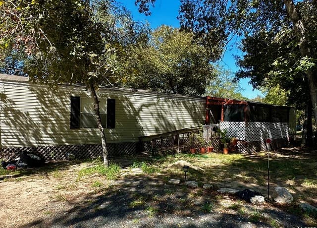 3-bedroom rental at 3911 Anaqua Dr in Elmendorf, TX — photo 3