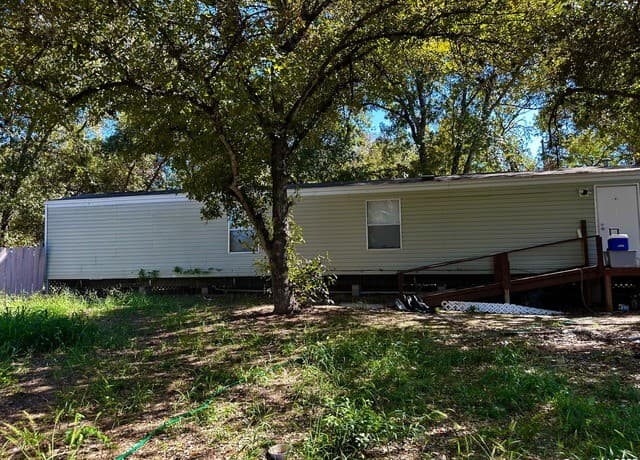 3-bedroom rental at 3911 Anaqua Dr in Elmendorf, TX — photo 4
