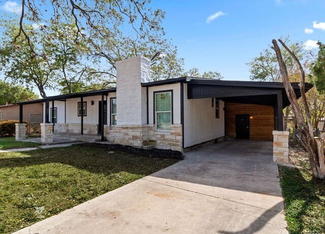 4-bedroom rental at 444 Beverly Dr in San Antonio, TX — photo 2
