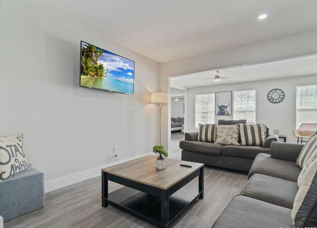 4-bedroom rental at 444 Beverly Dr in San Antonio, TX — photo 5