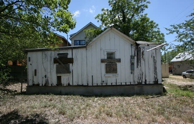 1-bedroom rental at 113 Brown Aly in San Antonio, TX — photo 2