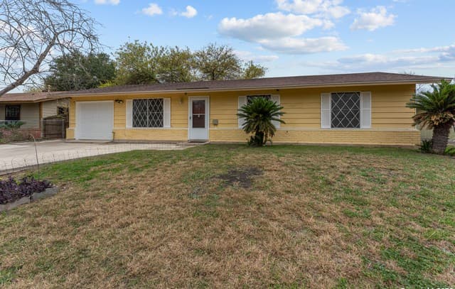 3-bedroom rental at 8627 Cape Valley St in San Antonio, TX — photo 1