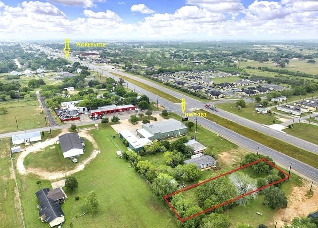 rental at 2315 Hwy 181 in Floresville, TX — photo 5
