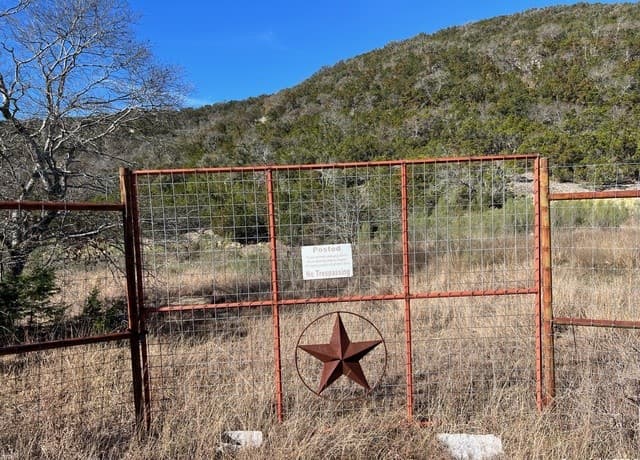 Home for sale at 696 Chili Canyon Rd in Tarpley, TX — photo 3