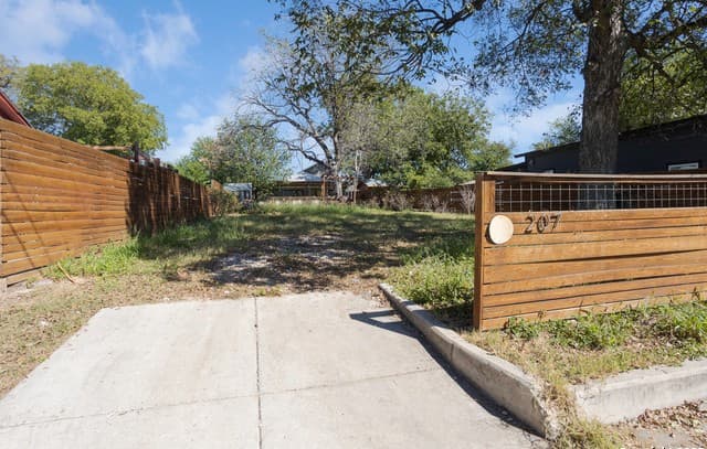 rental at 419 Cass Ave in San Antonio, TX — photo 4