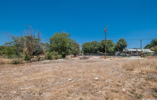 rental at 208 Henry St in San Antonio, TX — photo 5