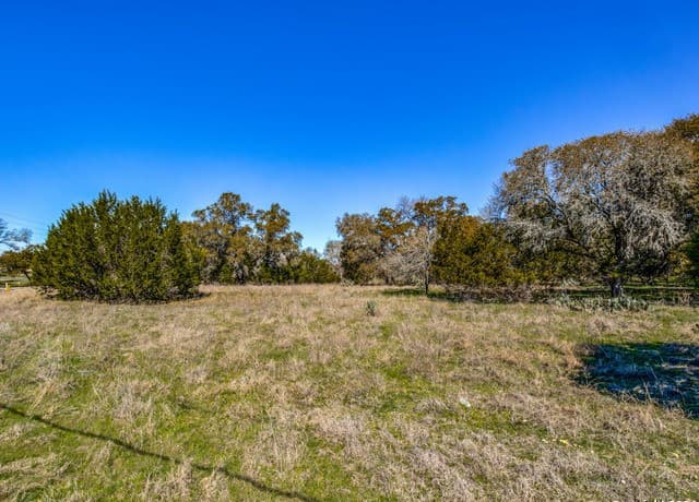 rental at 7911 Silver Spur Trail in Boerne, TX — photo 2