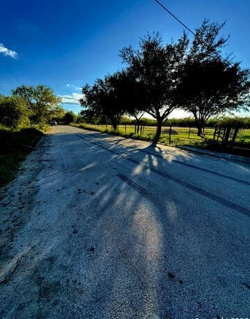 rental at 1075 S Seventh St in Poteet, TX — photo 5