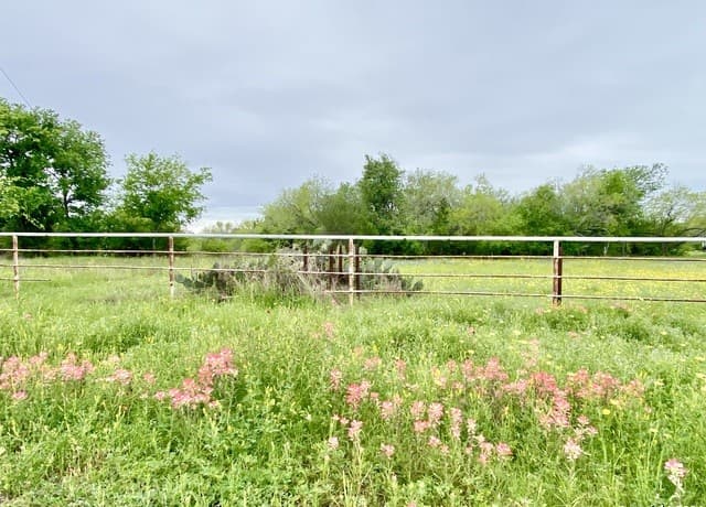 rental at 210 Shamrock Dr in Floresville, TX — photo 1
