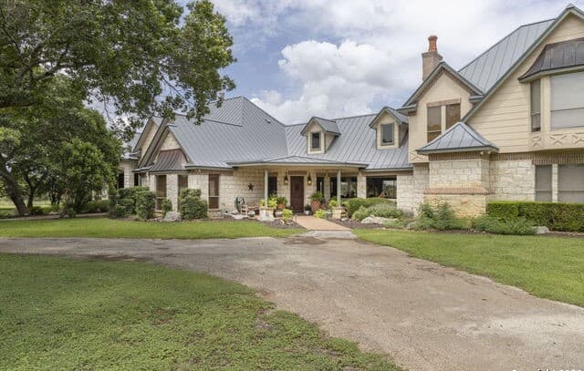 2-bedroom rental at 104 Sentido in Boerne, TX — photo 2
