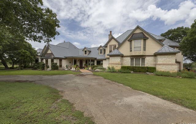 2-bedroom rental at 104 Sentido in Boerne, TX — photo 3