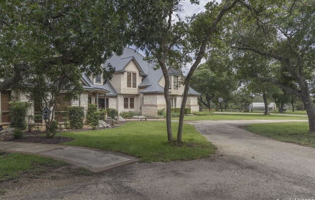 2-bedroom rental at 104 Sentido in Boerne, TX — photo 4