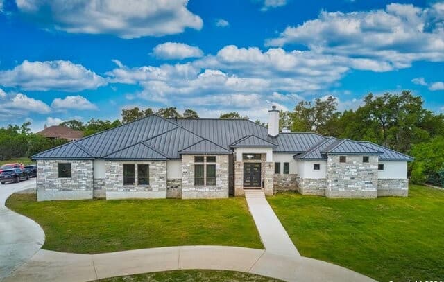 4-bedroom rental at 27519 Sunset Loop in San Antonio, TX — photo 1