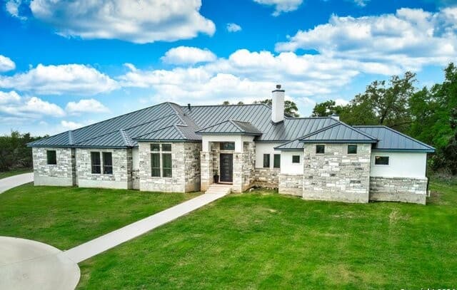 4-bedroom rental at 27519 Sunset Loop in San Antonio, TX — photo 2