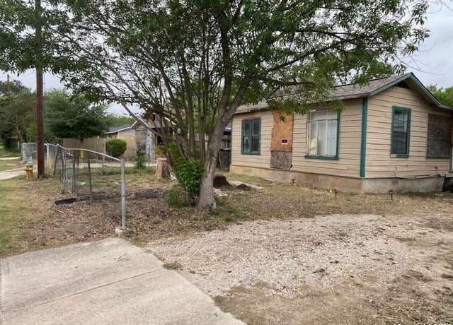2-bedroom rental at 1443 Saenz in San Antonio, TX — photo 2