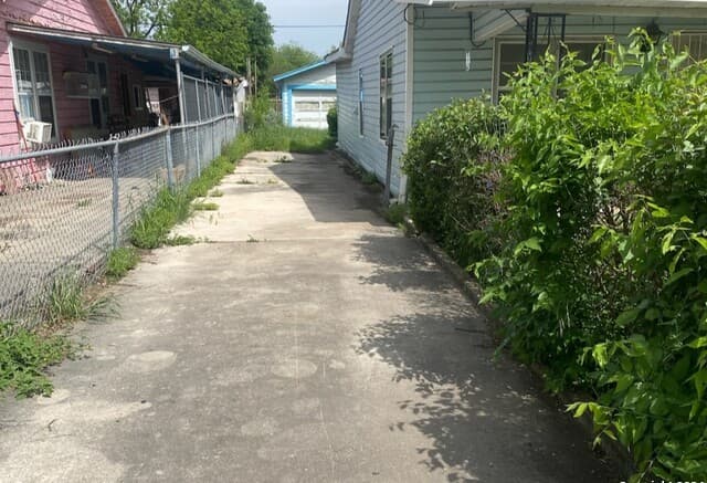 3-bedroom rental at 1326 NW 23rd St in San Antonio, TX — photo 5